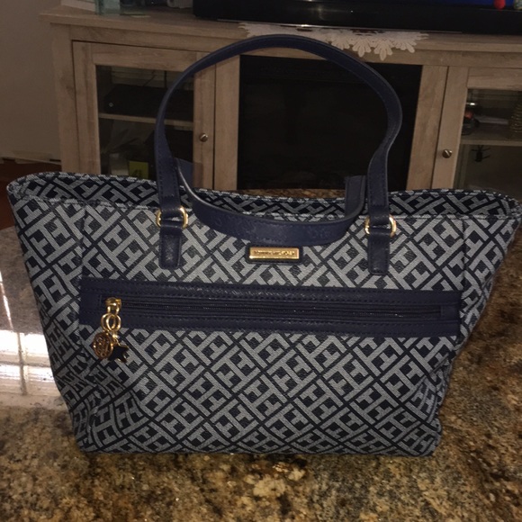 Tommy Hilfiger Handbags - Tommy Hilfiger nice bag